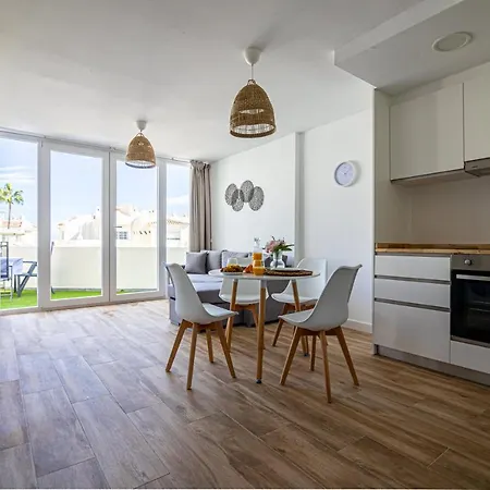 Sunstay Seaside Flat I Puerto Marina Apartment